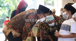 Peringati May Day Karyawan PT Ecco Indonesia Bagikan 1.500 Paket Santunan untuk Anak Yatim dan Dhuafa