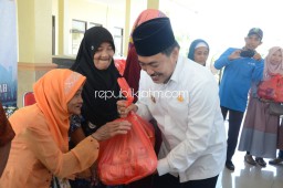 Jelang Ramadhan, 390 Paket Sembako Dibagikan untuk Warga Miskin Dukuhtengah dan Prasung