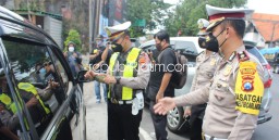 Stop Mudik, Penyekatan di Perbatasan Sidoarjo - Gempol Mulai Diperiksa Petugas Lantas Puluhan Putar Balik