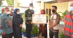 Gus Muhdlor Serahkan Bantuan Warga Terdampak Covid-19 untuk 28 Kelurahan di Sidoarjo