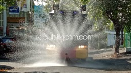 Bagi 300 Masker, Galakkan Penyemprot Disinfektan di Setiap Kecamatan