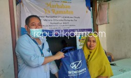 Akhir Ramadhan, WOM Finance Bagikan Bingkisan Ramadhan untuk Janda dan Dhuafa di Sidoarjo
