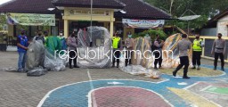Polisi Ponorogo Amankan Empat Balon Udara Berukuran Besar Dilengkapi Mercon