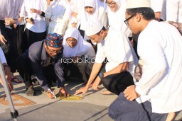 Manfaatkan Fenomena Roshdul Kiblat, Siswa Smamita Belajar Tentukan Arah Kiblat