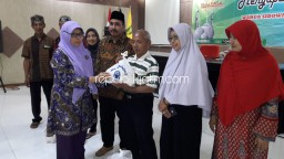 Smamda Bagikan Rp 160 Juta Zakat, Termasuk Paket Parcel dan Sembako Bagi 202 Warga