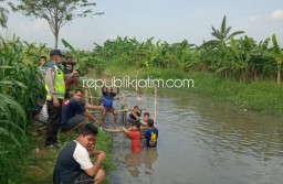 Pemuda Sidomojo Krian Jaga Kebersihan Sungai dengan Budidaya Keramba Ikan