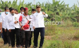Blusukan ke Sawah, Gus Muhdlor Cek Afvour Kali Kedungan Penyebab Banjir di Persawahan Porong