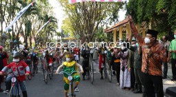 Bupati Sidoarjo Apresiasi Kegiatan Parade Penny Farthing dan Onthelista Kosti