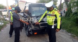 Pengendara Motor Scoopy Tewas Ditabrak Pikup dari Belakang JL Raya Taman Sidoarjo