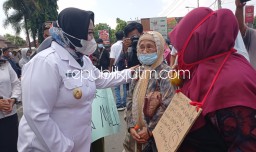 Desak Penataan Ulang, Ratusan Pedagang Pasar Legi Ponorogo Demo Tolak Pembagian Kunci dan Kios