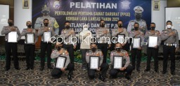 Ungkap Kasus Tabrak Lari, Kasat dan Kanit Lantas Polres Ponorogo Raih Penghargaan Dirlantas Polda Jatim