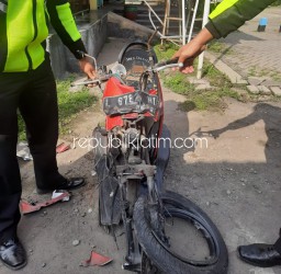 Motor Beat Mahasiswa Tabrak Mobil Rush di Jalur Krian - Mojosari, Seorang Tewas Satu Korban Lain Luka Berat