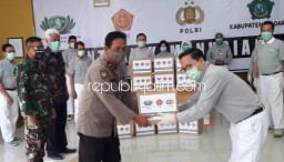 PT Tjiwi Kimia Bagikan 500 Paket Sembako untuk Warga di 20 Desa Terdampak Covid-19
