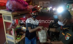 Empati Kasat Banser Krian Borong Tahu Tek Terjebak Dalam Pos Penyekatan PPKM Darurat Simpang Lima Krian