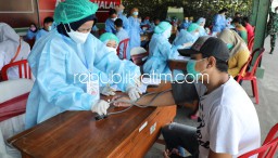 Sukseskan Vaksinasi Massal di Yon Arhanudse 8, Gus Muhdlor Kerahkan 1.000 Relawan