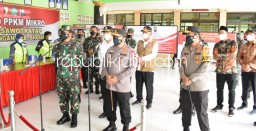 Kapolri, Panglima TNI dan Menkes RI Turun Langsung Cek Isoman dan Distribusi Bansos PPKM Darurat di Sidoarjo