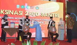 Saksikan Vaksinasi 2.500 Santri Ponpes Al Amanah, Gubernur dan Bupati Sidoarjo Sukseskan Target Vaksin di Jatim