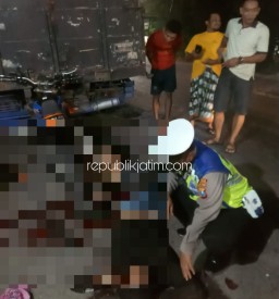 Pemuda Pengendara KLX Tabrak Truk Parkir, 1 Tewas dan 1 Luka-Luka di Porong