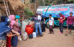 Relawan Sugiri Dropping Air Bersih Dua Desa di Ponorogo yang Krisis Air Bersih
