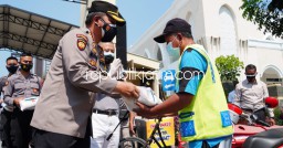 Yayasan Budha Tzu Chi dan Pengusaha Peduli Bantu 5.000 Paket Sembako Bagi Warga Terdampak Covid-19 di Sidoarjo