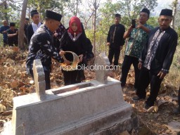 Nyekar Makam Para Mantan Kades Nguri-Nguri Leluhur Babat Deso Munggu Ponorogo