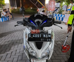 Ban Depan Tergelincir, Pemotor Tewas Tabrak Motor Gerobak Viar di Jabon