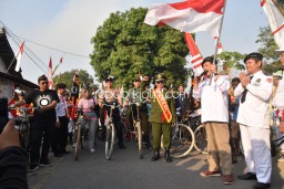 Ribuan Onthelis Kuno Ramaikan Peringatan HUT RI dan Ultah SPC