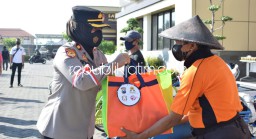 Polwan Polresta Sidoarjo Salurkan 600 Paket Sembako Bagi Warga Terdampak Covid-19