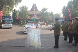 Bupati Berangkatkan CJH Kloter Terakhir, Berisi Penjual Lontong dan Tukang Tambal Ban