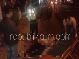 Diduga Ngantuk, Bikers Wringinanom Tewas Tabrak Tiang Listrik di Krian