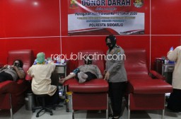Peduli Sesama, Polwan Sidoarjo Donor Darah di HUT Ke 72