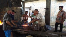 Industri Warisan Leluhur Terancam Punah, BHS Siap Kembangkan IKM Pande Besi Grabagan