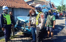 Mobil Panther Tertabrak KA Sri Tanjung di Taman, Sekeluarga 3 Tewas 2 Bocah Selamat Terluka