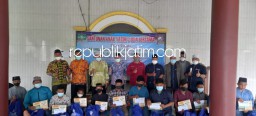 Puluhan Pelajar Yatim Piatu Asal Krian, Balongbendo dan Tarik Gembira Terima Beasiswa Yayasan Raden Rahmat