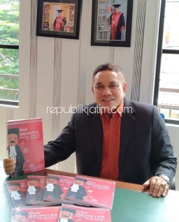 Doktor Danggur Feliks Merubah Stigma Buruk Advokat Dengan Menulis Buku Soal Profesionalisme Pengacara
