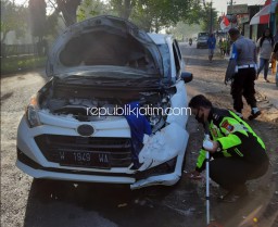 Sigra Seruduk Vario di JL Raya Ketimang Wonoayu Seorang Ibu dan Balita Tewas di TKP