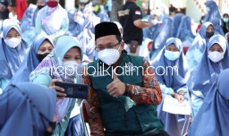 5.000 Pelajar SMA/SMK dan Santri di Sidoarjo Mulai Divaksin Sinovac Dosis Pertama, Siswa SMP Menyusul