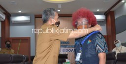 Kick Off Sensus Penduduk Ditandai Penyematan Rompi dan ID card Secara Daring