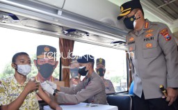 Bus Gerai Vaksin Mobile Terus Bergerak Targetkan 200 Siswa SMK Kemala Bhayangkari 1 Waru Tervaksin