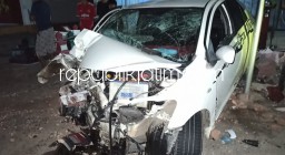 Diduga Sopir Mabuk, Toyota Vios Putih Tabrak Pohon di Jalur Utama Ponorogo - Trenggalek, Dua Penumpang Terluka