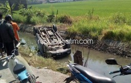 Sopir Pasang Sabuk Pengaman, Avanza Nyungsep Terbalik di Sungai