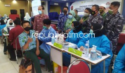 Sambut PTM, Kolaborasi dengan AAL Ratusan Siswa Smamda Sidoarjo Divaksin Covid-19 Tahap Pertama