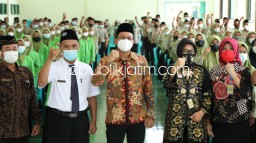 Bupati Sidoarjo Ajak Lulusan SMK Tingkatkan Kompetensi Pribadinya