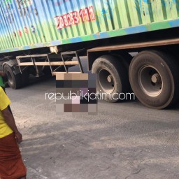 Motor Tergelincir, Warga Prambon Tewas Terlindas Truk Tronton di Krembung