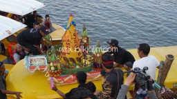 Begini Prosesi Sedekah Laut Warga Telocor Sidoarjo