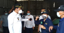 Bersama Komisi C, Wabup Sidoarjo Sidak Rumah Pengolahan Tepung Bulu Ayam Berbau Meresahkan Warga