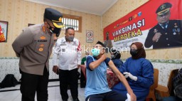 Targetkan 100 Persen, 1.156 Warga Binaan Lapas Kelas II A Sidoarjo Disuntik Vaksin Covid-19