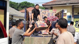 Polresta Sidoarjo Kirim 8 Truk Sembako untuk Korban Tsunami Palu dan Donggala