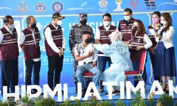 Gus Muhdlor Apresiasi HIPMI Jatim dan Angkasa Pura I Gelar Vaksinasi Massal 5.000 Dosis di Bandara Juanda