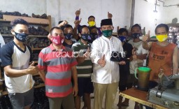 BHS - Taufiq Upayakan Sepatu Produk Perajin Sidoarjo Tembus Pasar Ekspor
